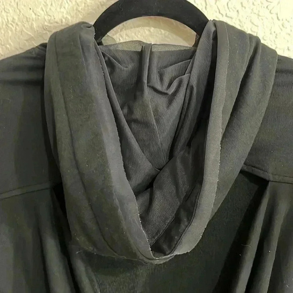 Victoria sport black jacket size small - Picture 5 of 6